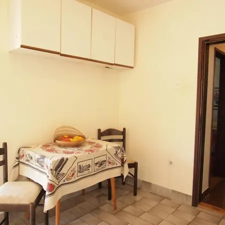 Apartament In 6943